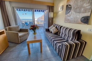 平板电视、DVD 播放器