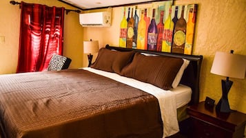 Deluxe Studio, Kitchenette, Pool View | Iron/ironing board, free WiFi, bed sheets