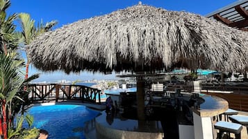 Bar junto a la alberca