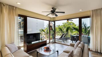 2 Bed Partial Ocean View Corner Suite | Terrace/patio