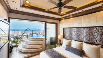 Luxury Apartment | Premium bedding, in-room safe, individually decorated