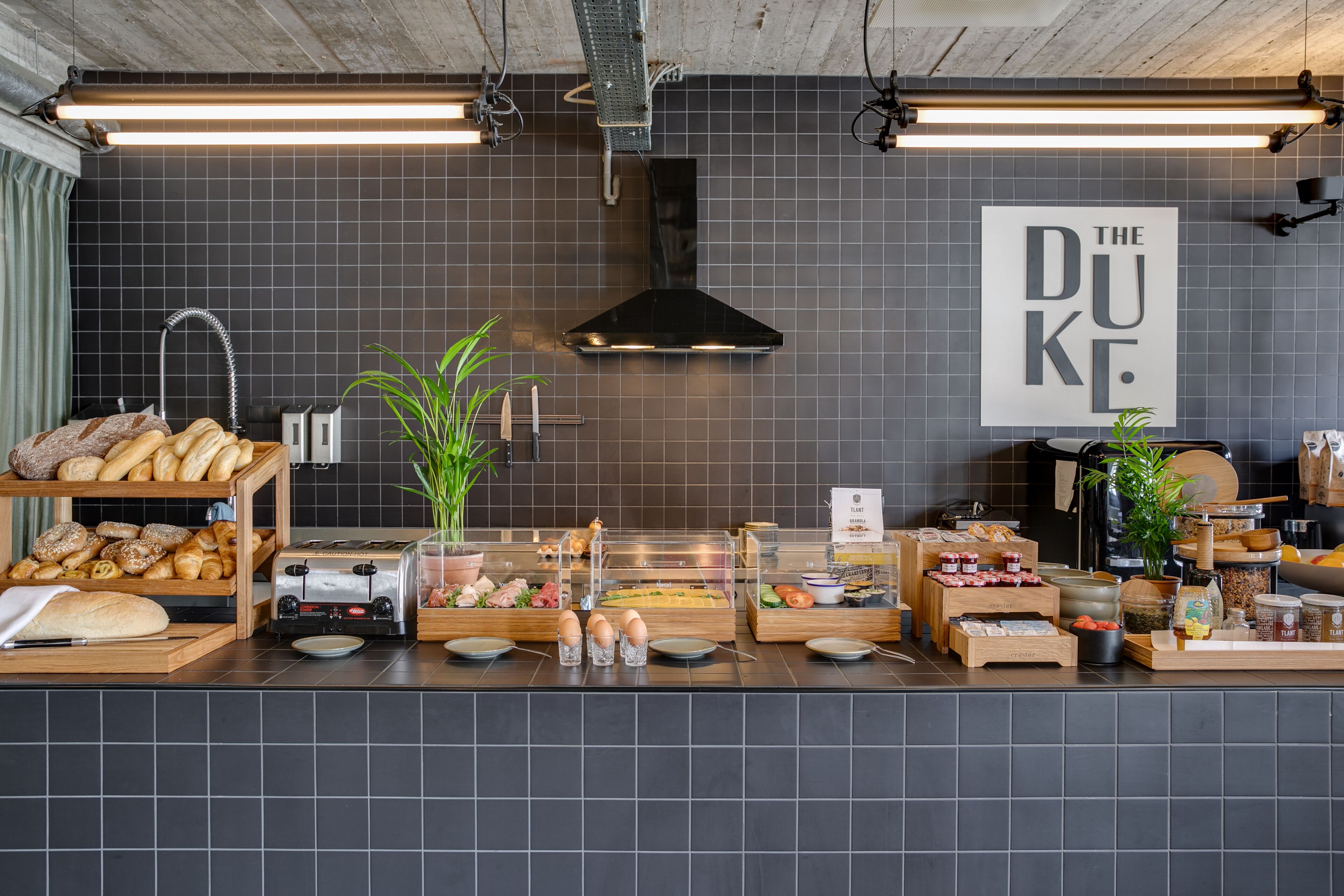 Tägliches Frühstücksbuffet gegen Gebühr