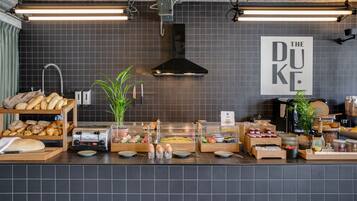 Tägliches Frühstücksbuffet gegen Gebühr