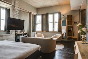 Deluxe Suite, City View | Premium bedding, down comforters, minibar, in-room safe - The Duke Boutique Hotel ('s-Hertogenbosch)