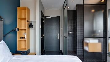 Standard-Doppelzimmer, Stadtblick | Hochwertige Bettwaren, Daunenbettdecken, Minibar, Zimmersafe