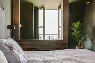 小型套房, 城市景观 | 高档床上用品、羽绒被、迷你吧、客房内保险箱