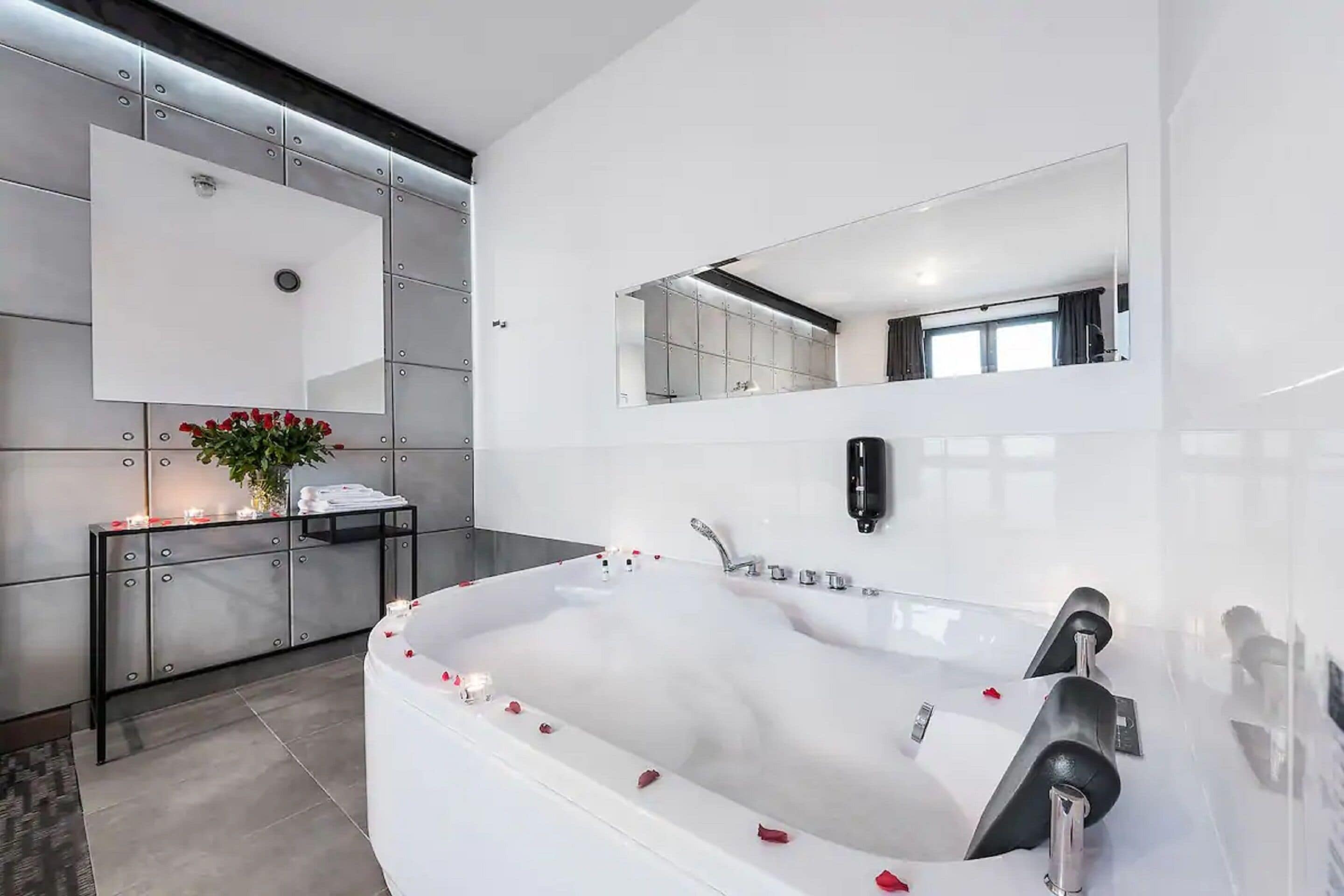 deluxe loft, 1 queen bed with sofa bed | 1 bedroom, premium bedding, desk, laptop workspace