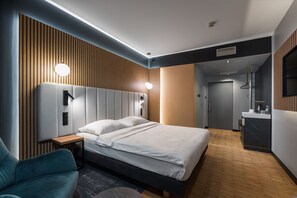 Superior Loft, 1 King Bed (Garden view) | Premium bedding, desk, laptop workspace, iron/ironing board - Artis Loft Hotel (Radziejowice)