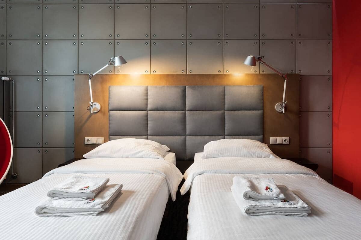 classic twin room, 2 single beds | 1 bedroom, premium bedding, desk, laptop workspace