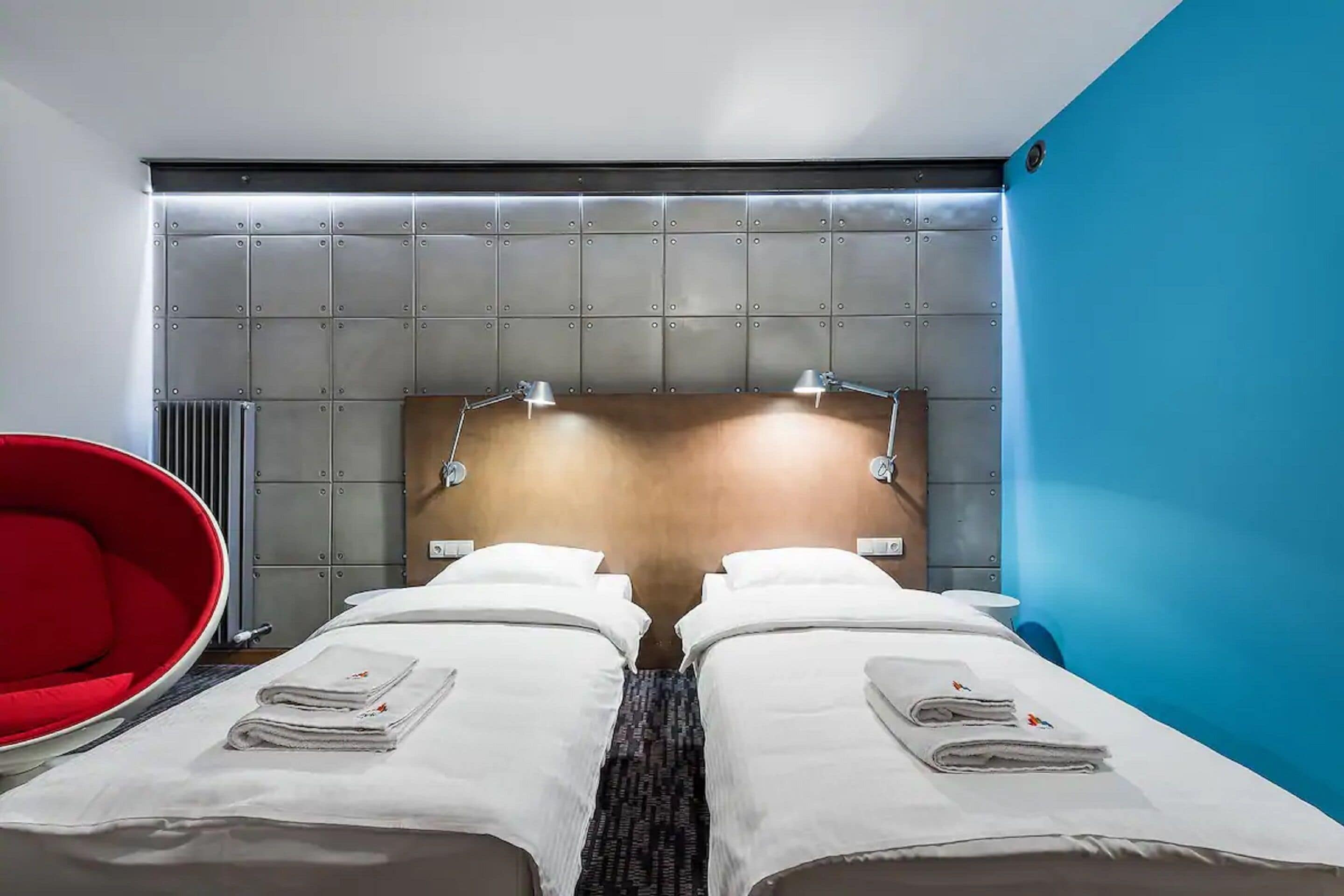 classic twin room, 2 single beds | 1 bedroom, premium bedding, desk, laptop workspace