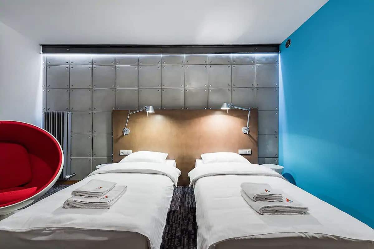 classic twin room, 2 single beds | 1 bedroom, premium bedding, desk, laptop workspace