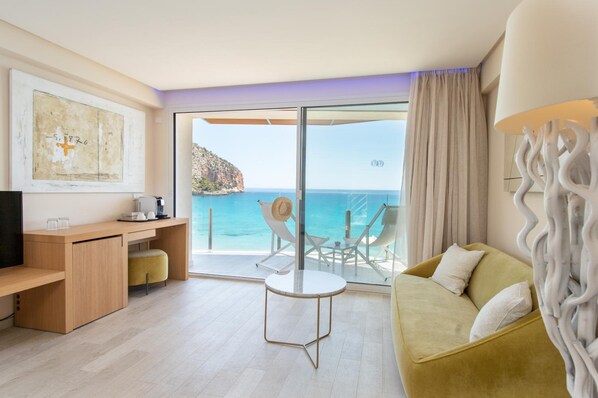 Junior Suite | Living room | Plasma TV - Melbeach Hotel & Spa - Adults Only (Capdepera)
