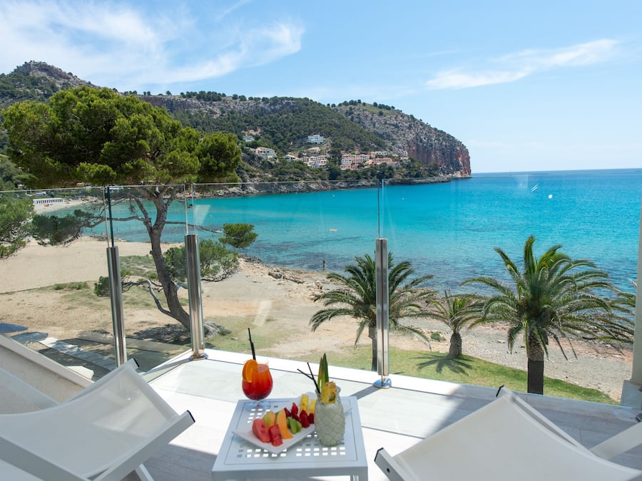 Minibar, in-room safe, desk, blackout drapes