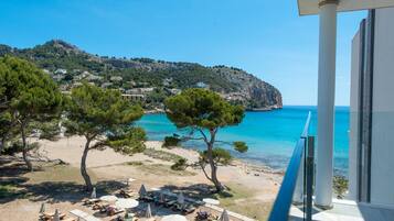 On the beach, white sand, sun loungers, beach umbrellas