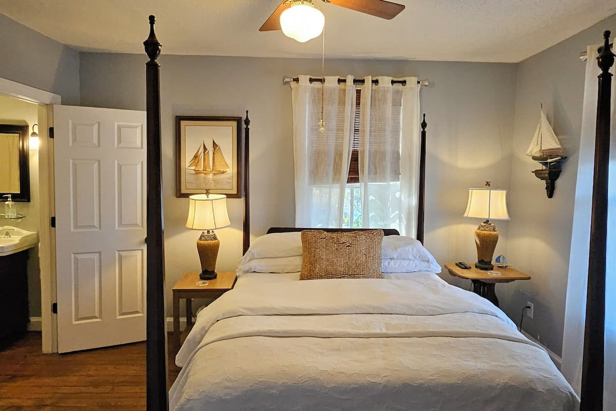 Room, 1 Queen Bed | Premium bedding, free WiFi, bed sheets