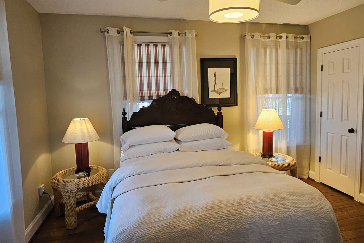 Quarto, 1 cama Queen (xxxx) | Roupas de cama premium, Wi-Fi de cortesia, roupa de cama