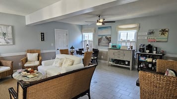 Coin salon dans le hall