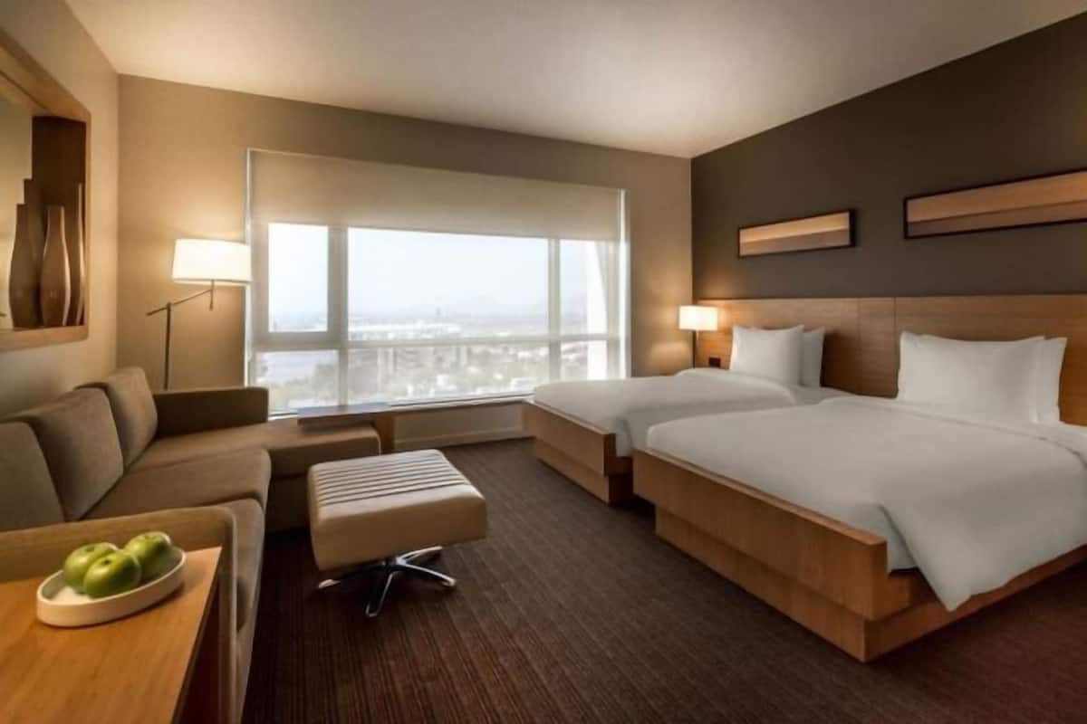 Egyptian cotton sheets, premium bedding, pillow-top beds, minibar