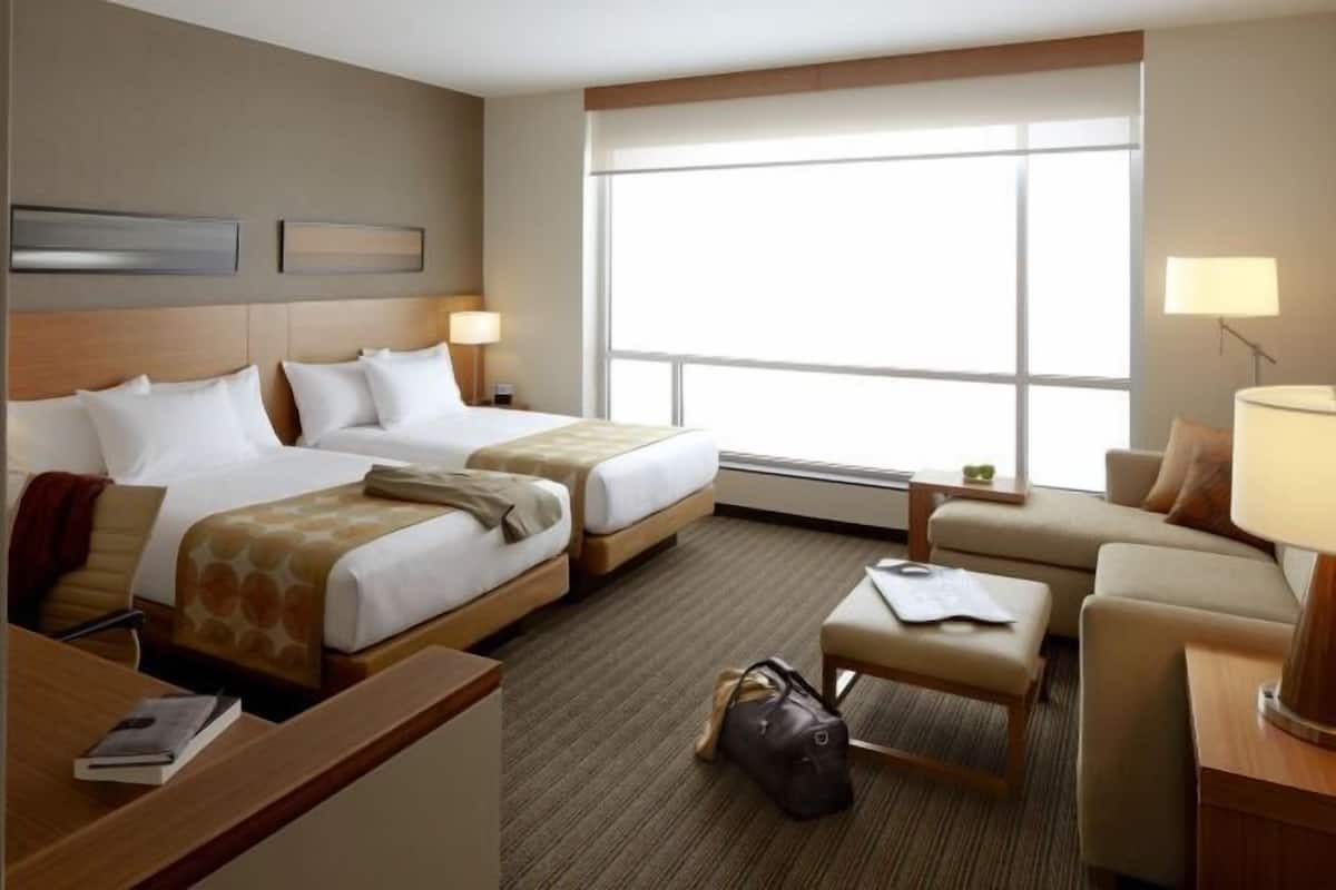 Egyptian cotton sheets, premium bedding, pillow-top beds, minibar