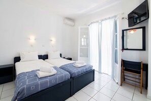 Deluxe Studio | 1 bedroom, premium bedding, pillowtop beds, in-room safe - Fivos Apartments (Paros)