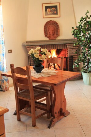 Apartment, 1 Bedroom, Kitchenette | Living area