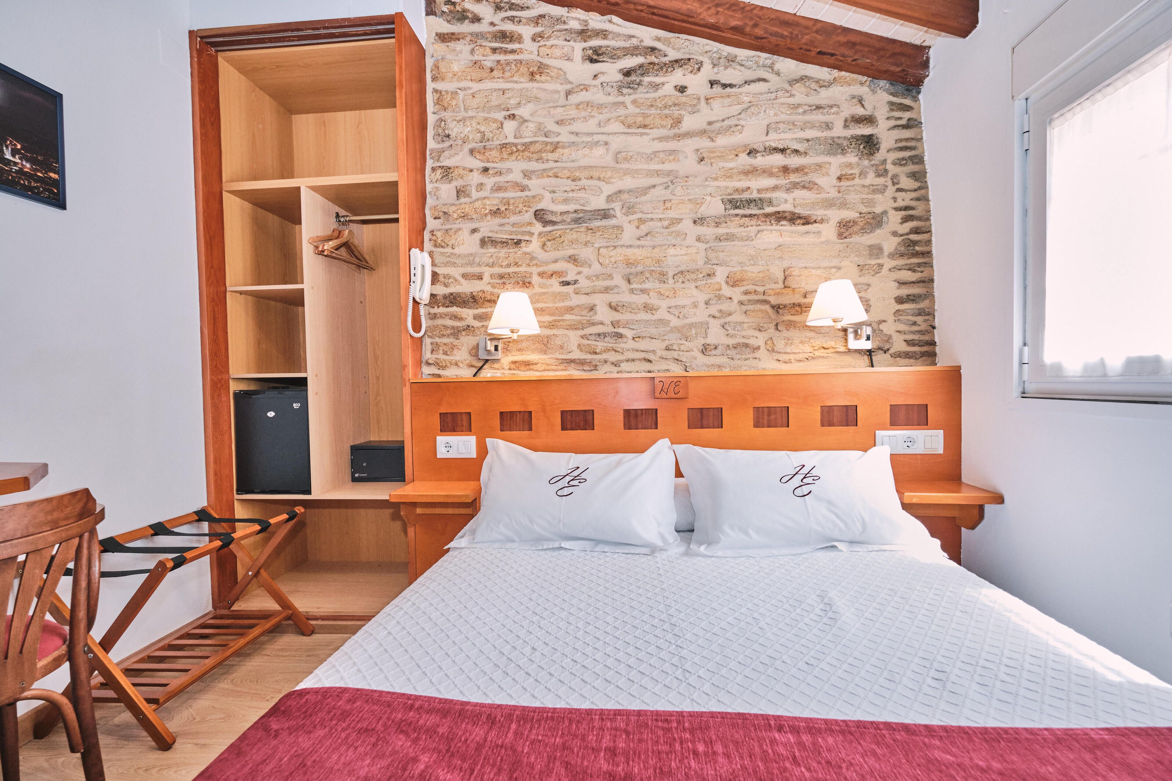 double room | desk, blackout curtains, soundproofing, free wifi