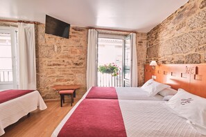 Chambre triple | Bureau, rideaux d’obscurcissement, système d’insonorisation