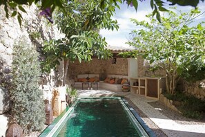 Kolam renang terbuka 