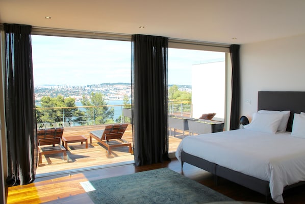 Double Room, Terrace, River View | 1 bedroom, desk, blackout drapes, free WiFi - Quinta do Tagus Village (Almada)