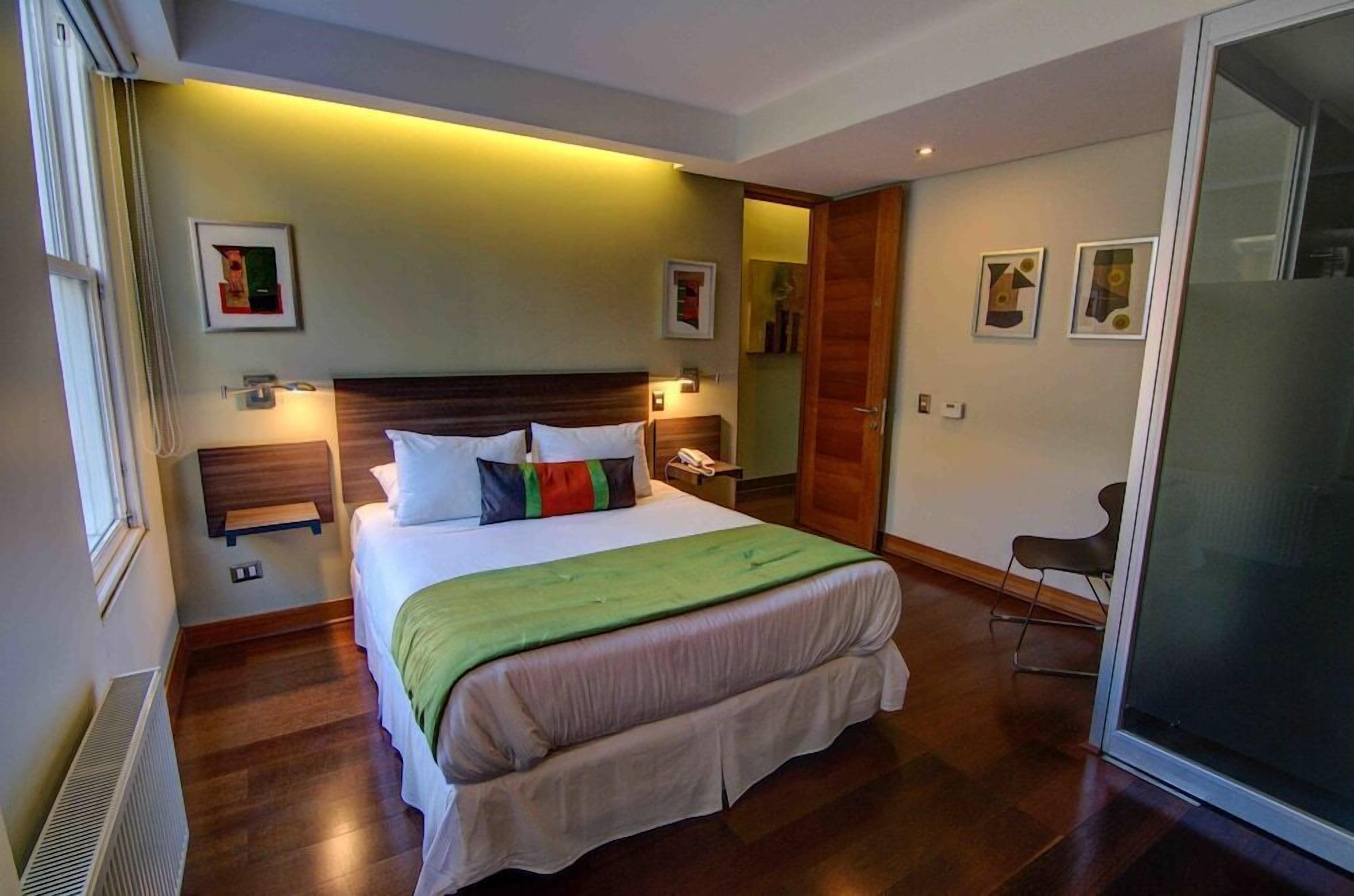 Premium bedding, in-room safe, desk, free WiFi