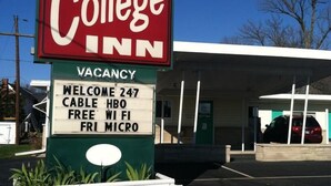 Exterior - College Inn (Greencastle)