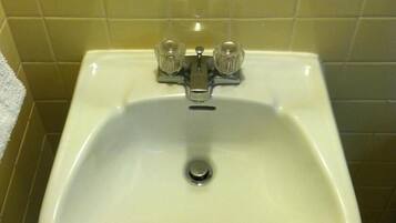 Wastafel kamar mandi