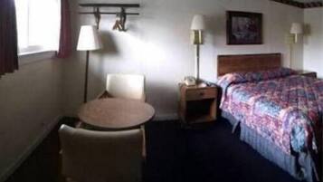 Kamar Standar, 1 Tempat Tidur Queen | Meja kerja dan tempat tidur bayi (biaya tambahan)