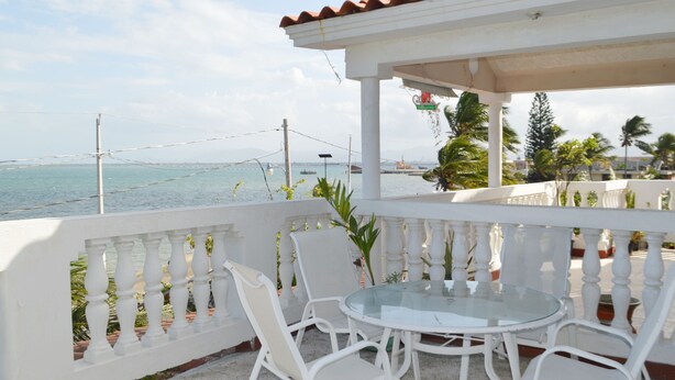 Balcony - Beau Rivage Hotel (Cap-Haitien)