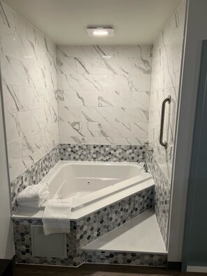 Romantic Room, 1 King Bed, Jetted Tub | Bathroom