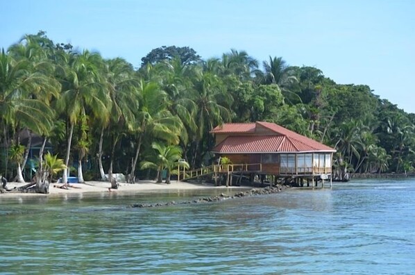 Breakfast, lunch, dinner served; seafood - Buccaneer Resort (Bocas del Toro)