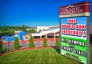 Exterior - Grand Marquis Waterpark Hotel & Suites (Wisconsin Dells)
