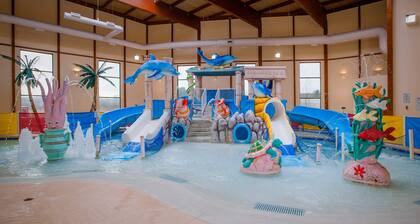 Grand Marquis Waterpark Hotel & Suites