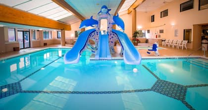 Grand Marquis Waterpark Hotel & Suites