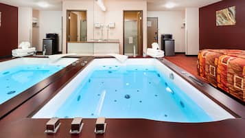 Executive Studio Suite | Iron/ironing board, free WiFi, bed sheets