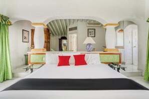 Deluxe Double Room | Desk, laptop workspace, soundproofing, iron/ironing board