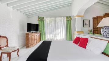 Habitación doble Deluxe | Escritorio, espacio para trabajar con laptop y insonorización