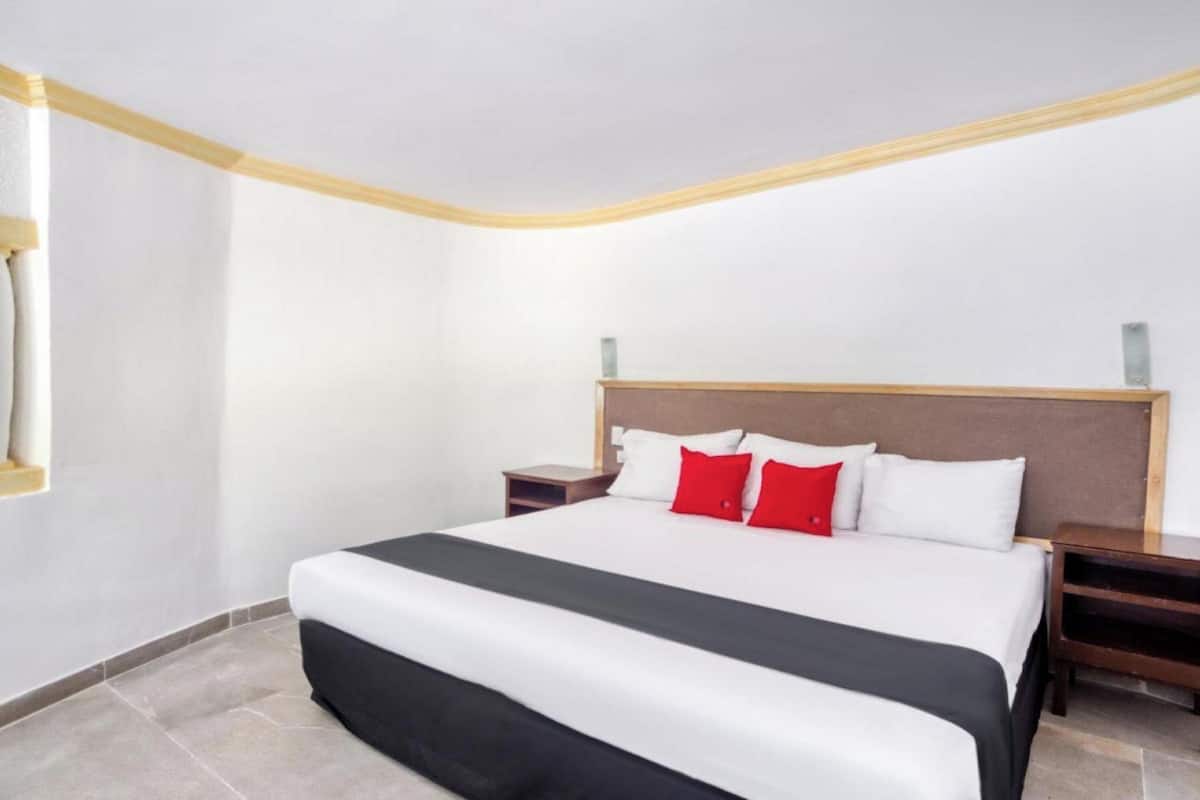 Superior Room | Desk, laptop workspace, soundproofing, iron/ironing board (on request)
