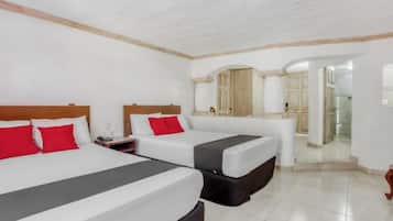 Junior Suite | Desk, laptop workspace, soundproofing, iron/ironing board