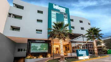 Façade de lâhĂ©bergement - soirĂ©e/nuit