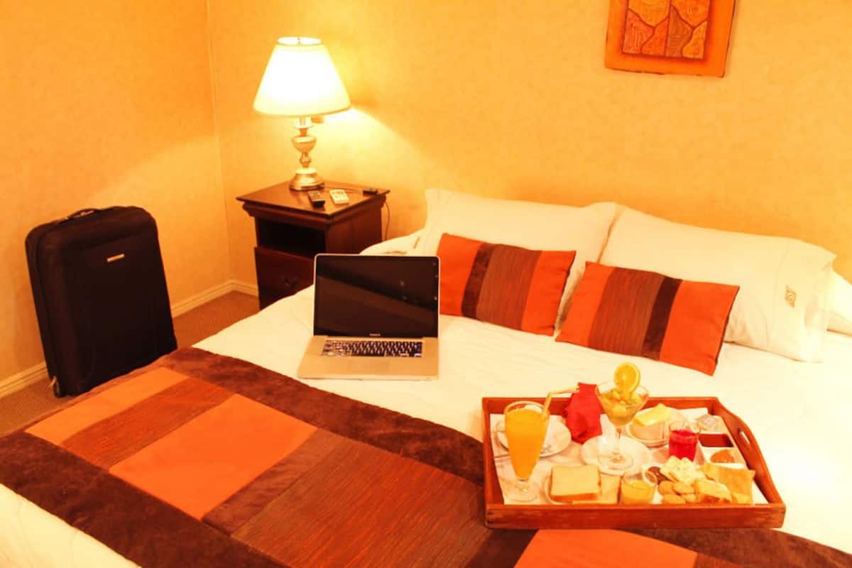 Superior Double Room | In-room safe, desk, WiFi (free)
