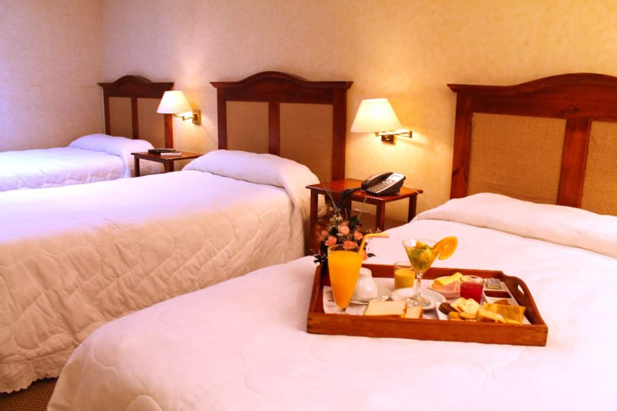 Superior Triple Room | In-room safe, desk, WiFi (free)