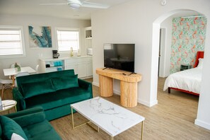 Zimmer | Wohnbereich | Flachbildfernseher