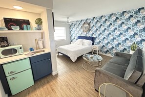 Studio | Didekorasi berbeda-beda dan dilengkapi dengan perabotan berbeda-beda