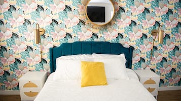 Studio Suite (3 adults) | Individually decorated, individually furnished, iron/ironing board